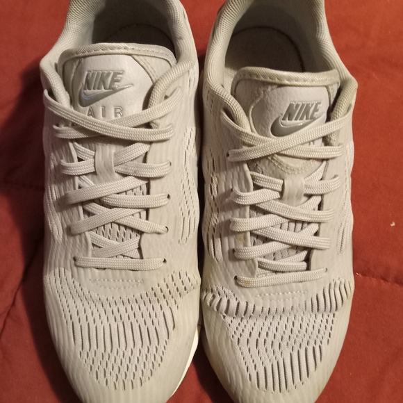 Nike Air Grey Tennis Shoes sz 8 1/2. - Picture 5 of 5